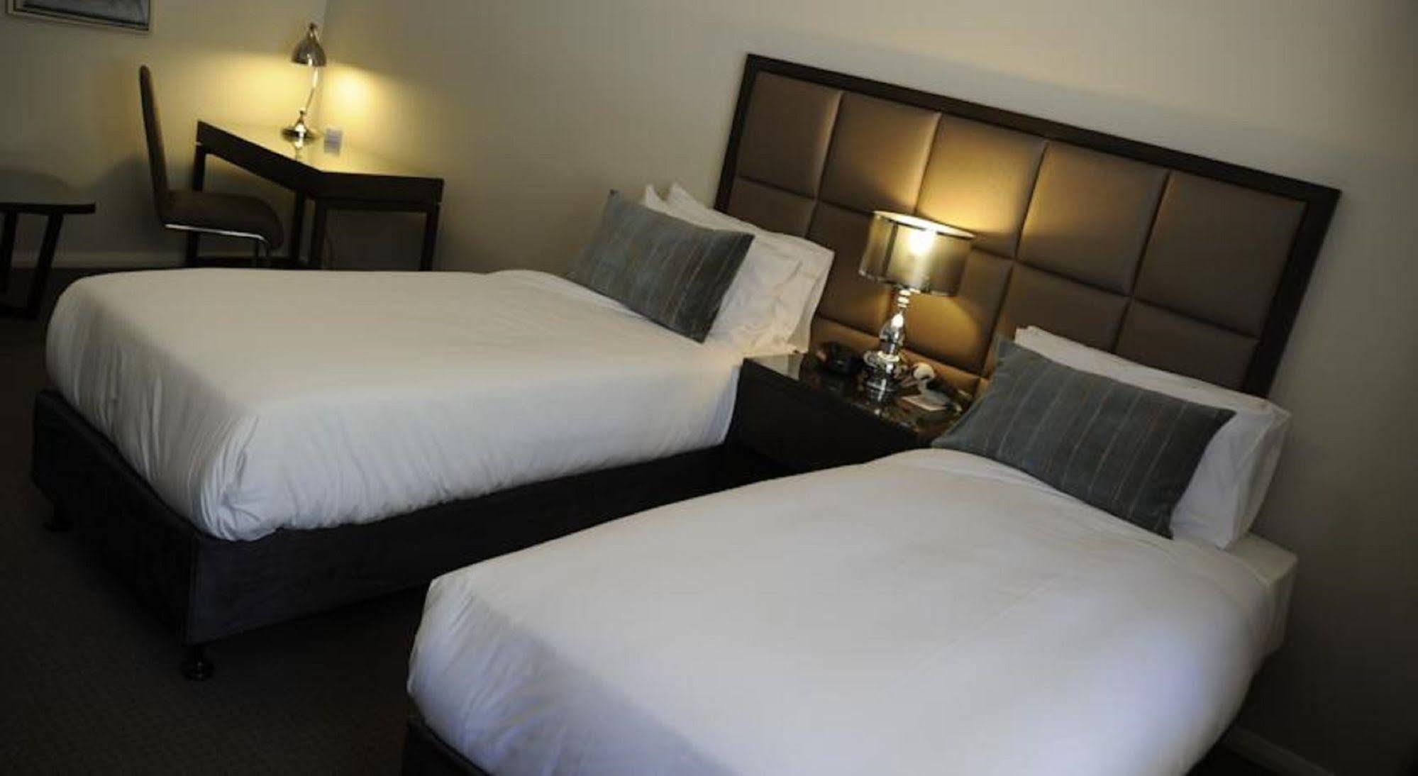 Riverside Oaks Golf Resort Cattai Extérieur photo